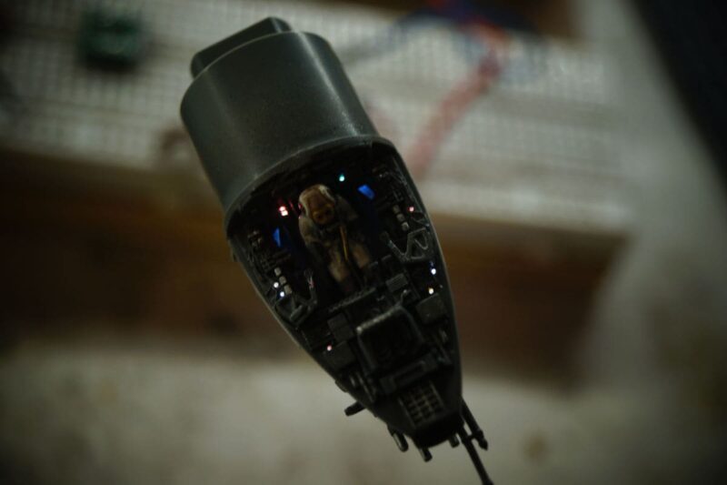 B-Wing Bandai: tableau de bord éclairé.