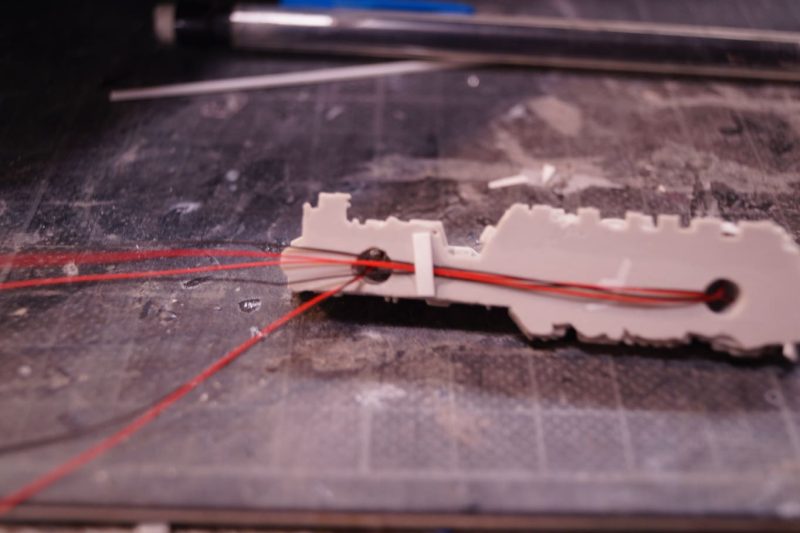 Perçage des pièces du super destroyer stellaire pour les LEDs