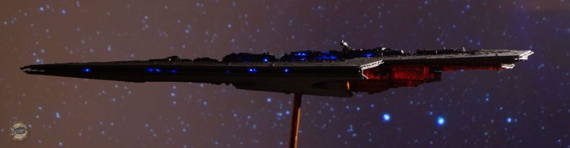 Super destroyer stellaire Executor : vue latérale.